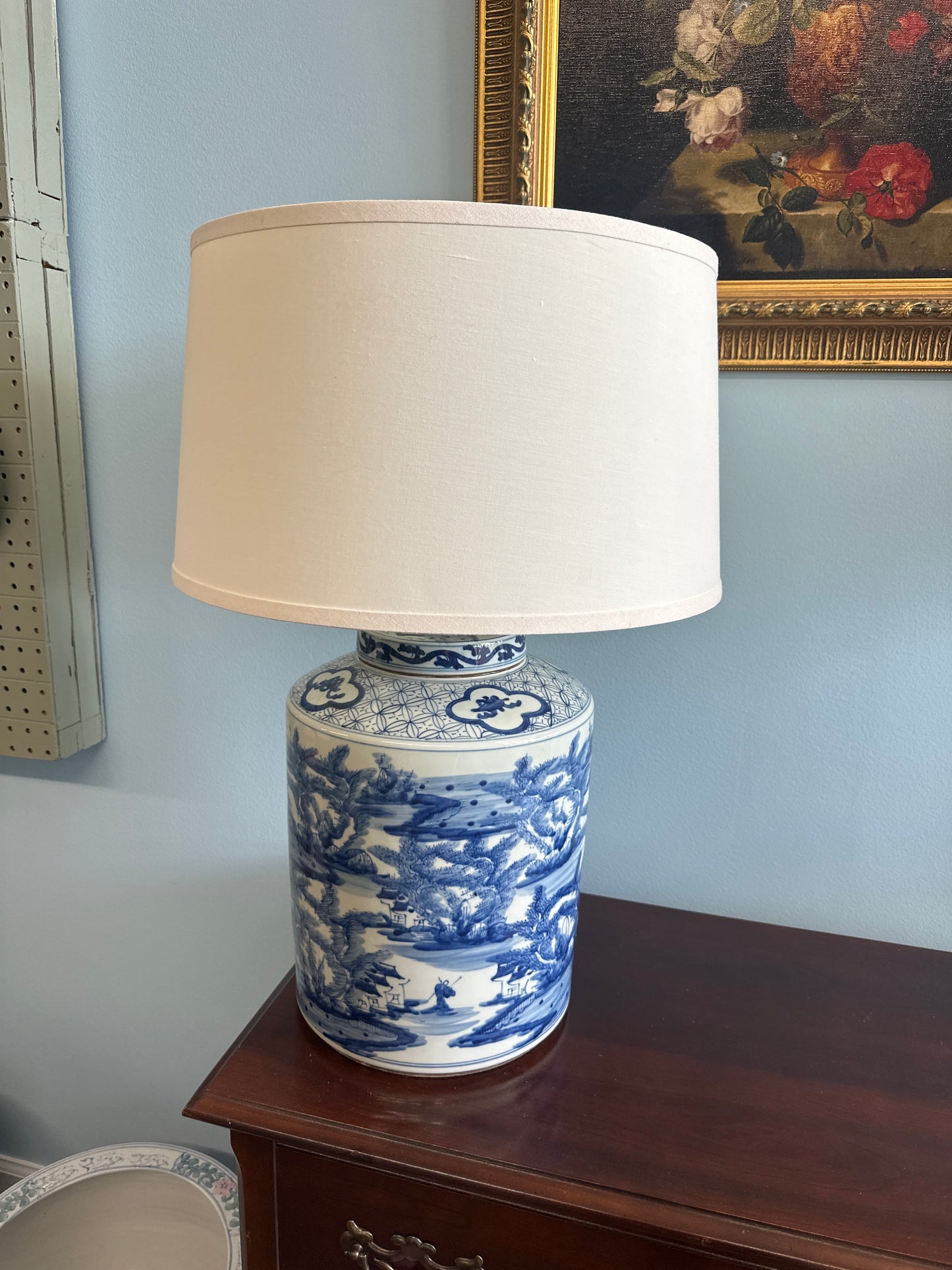 B & W chinoiserie Lamo