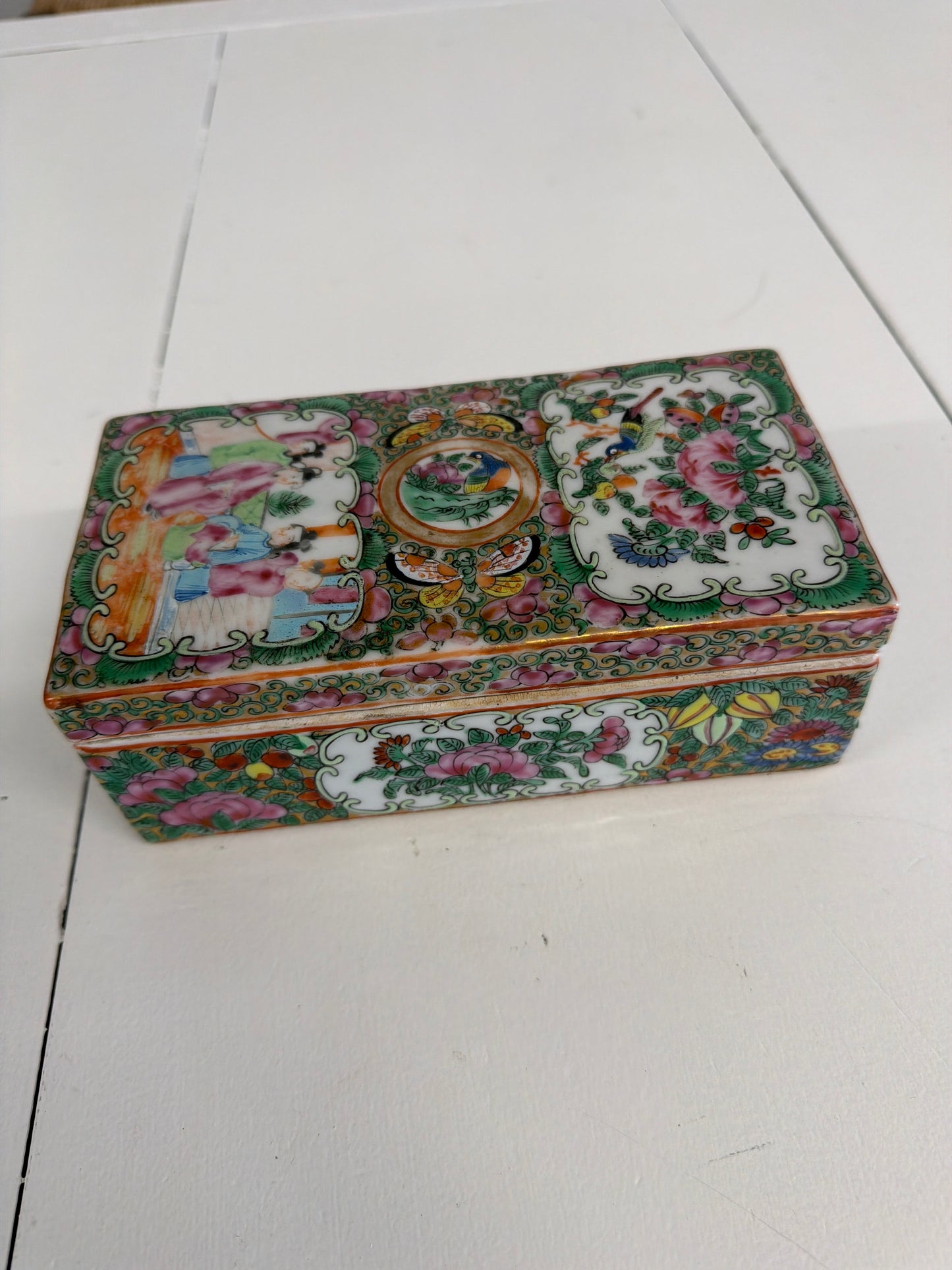 Rose Medallion Dresser Box