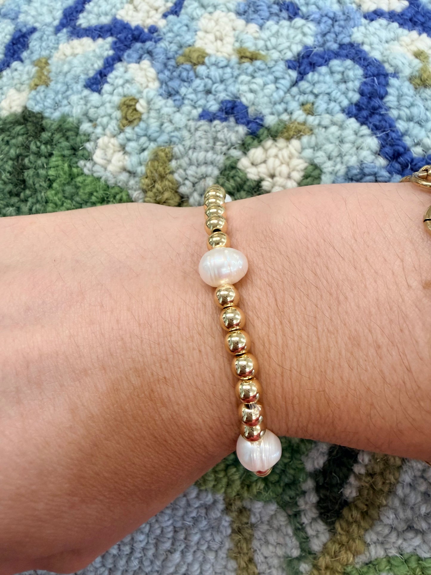 Gold bracelet w/ pearls 6mm