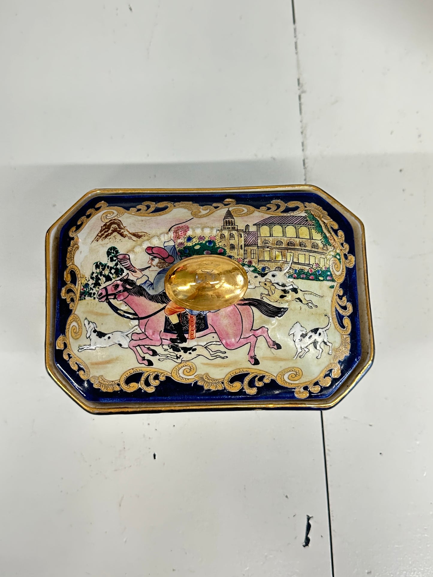 Hunt scene box