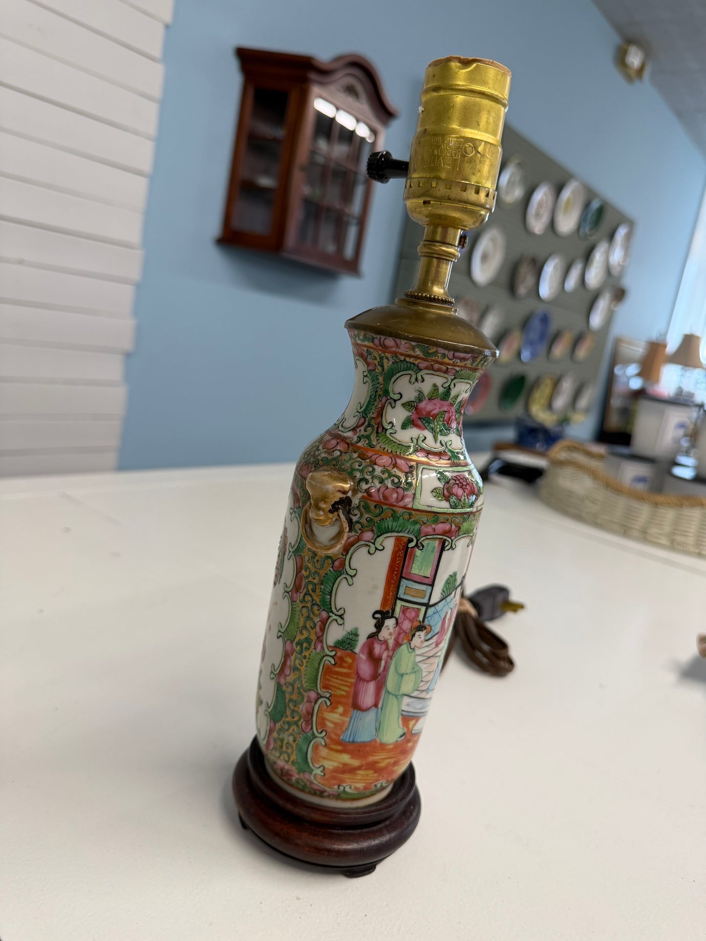 Antique Rose Medallion Lamp