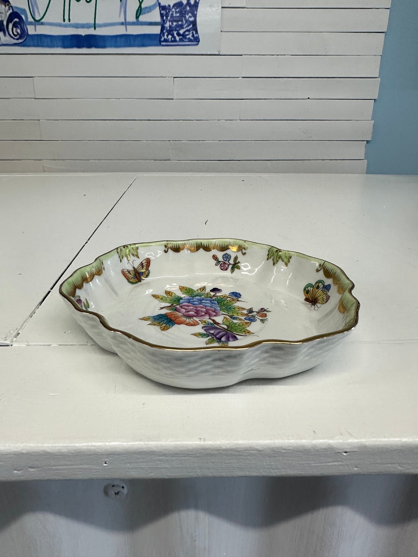 Queen Victoria Herend Scallop Trinket