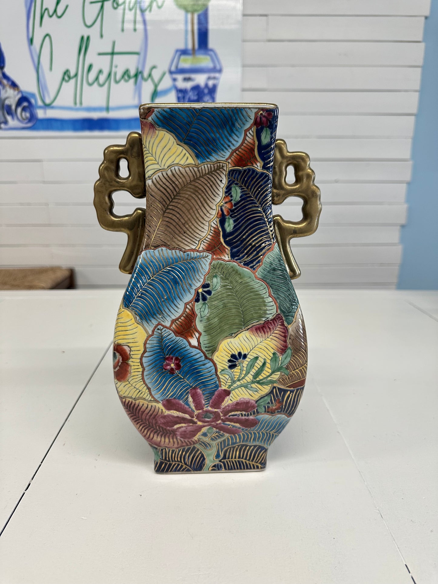 Tobacco Leaf Vase