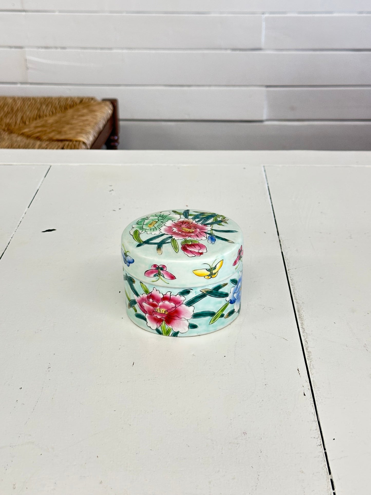 Famille rose butterfly trinket box