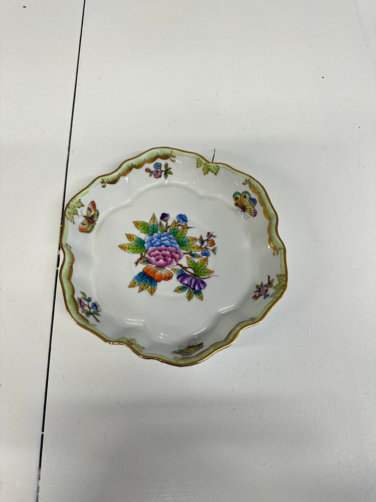 Queen Victoria Herend Scallop Trinket