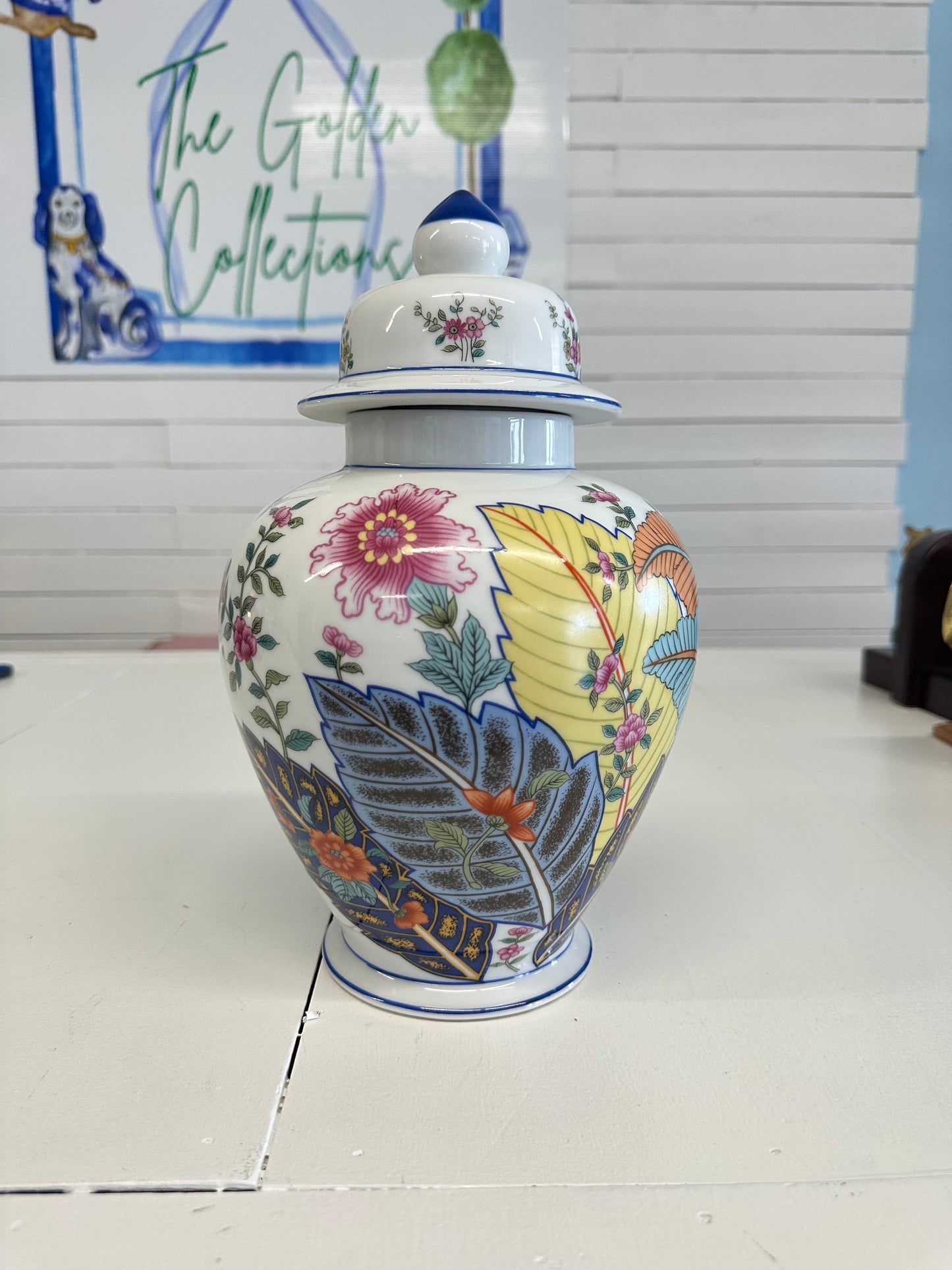 Tobacco Leaf Temple Jar