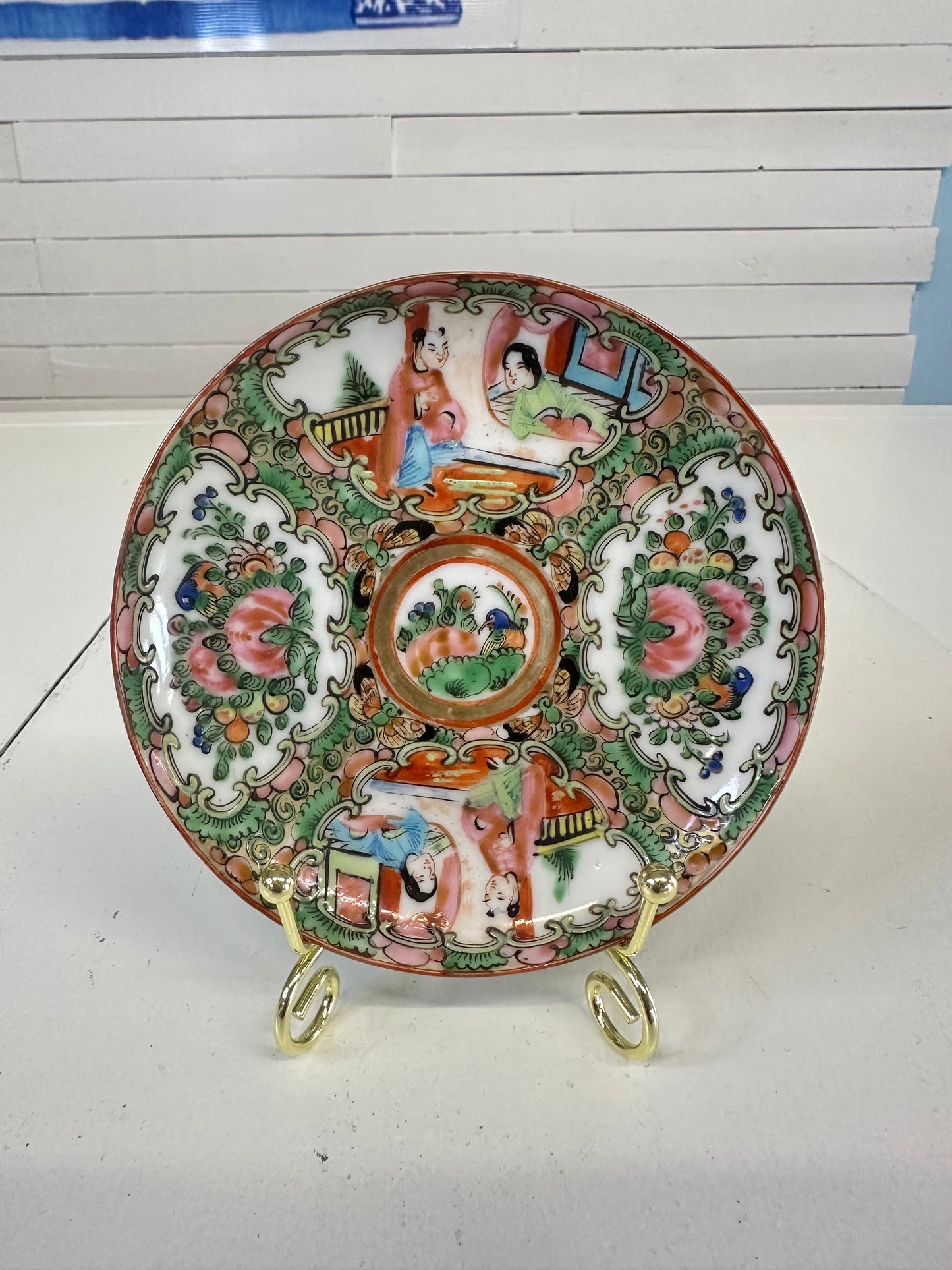 Antique Rose Medallion