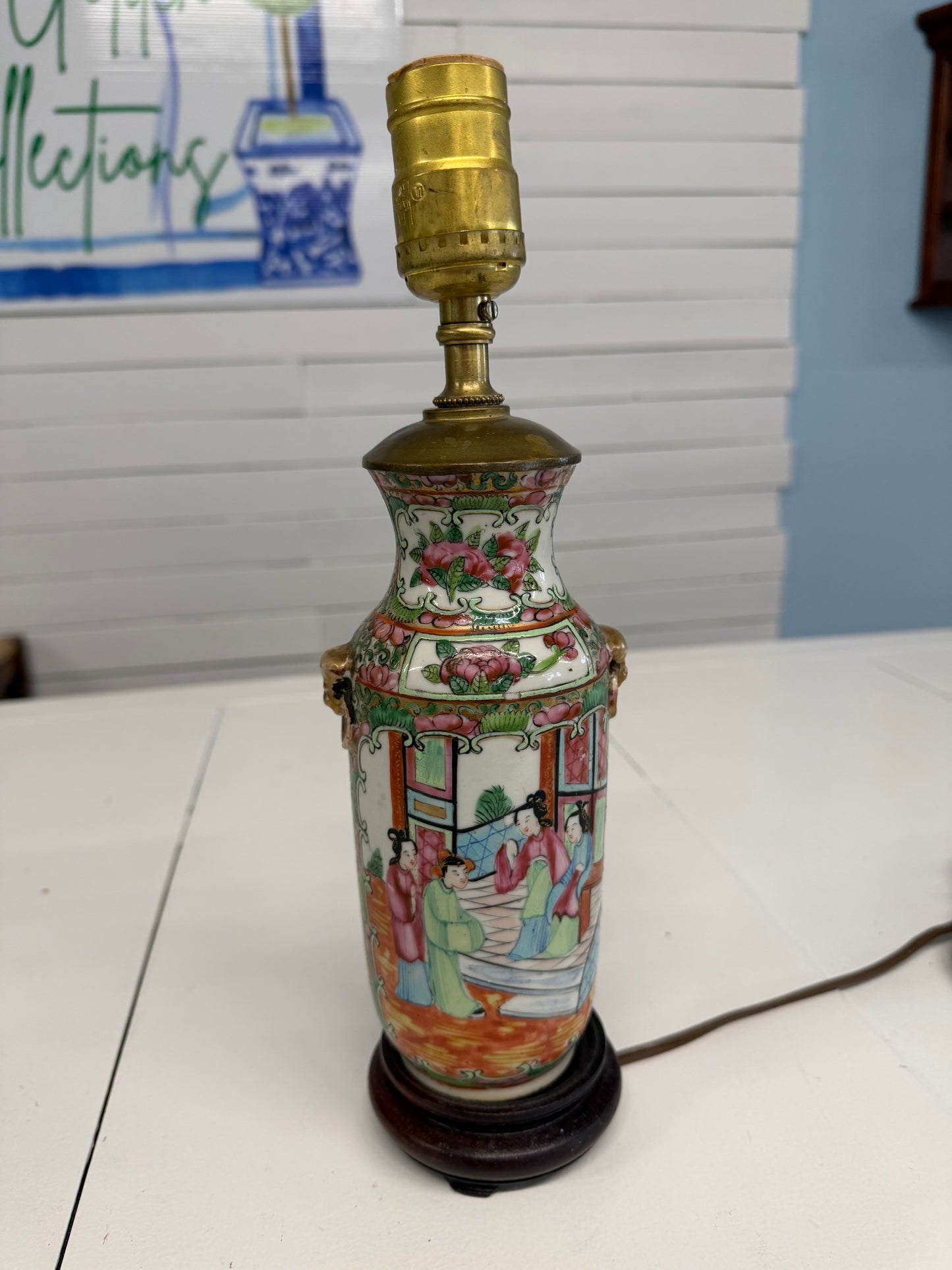 Antique Rose Medallion Lamp