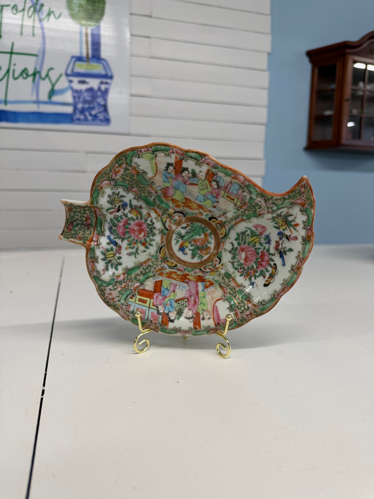 Antique Rose Medallion Leaf Dish
